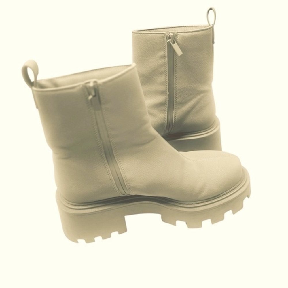 ZARA RUBBERIZED HEELED ANKLE BOOTS size 39 (8.5)